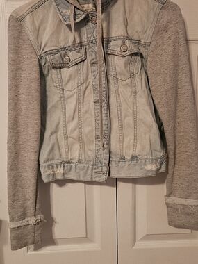 Mudd Light Wash Denim Jacket with Heather Gray Knit Sleeves Size Xs